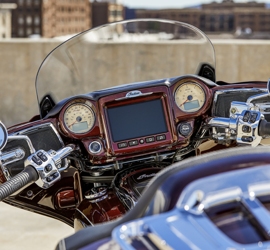 TOUCHSCREEN MIT RIDE COMMAND®